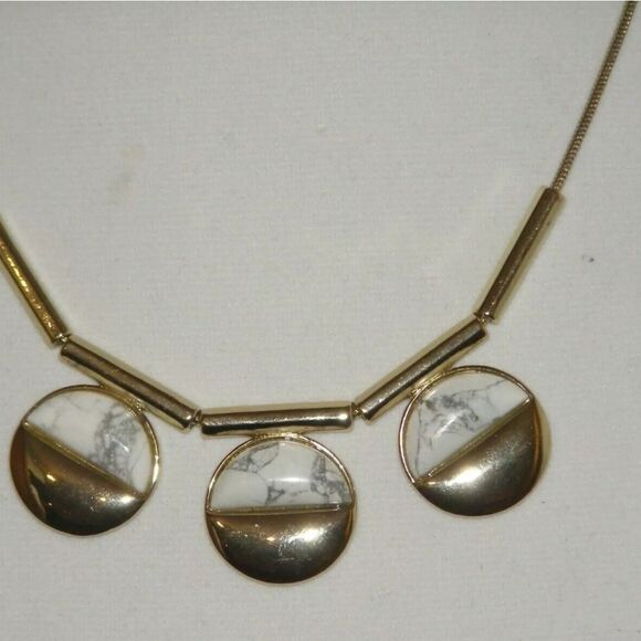 WHITE HOUSE BLACK MARKET HOWLITE CIRCLE DROP NECKLACE NWT 17"+2" - Picture 4 of 4